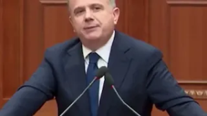 Dy muaj përjashtim për Ballën/  Kërkesa e PD: Gjuhë seksiste ndaj Albana Vokshit