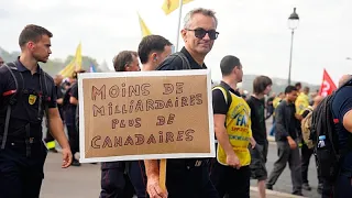 Des milliers de pompiers défilent à Paris pour réclamer plus de moyens