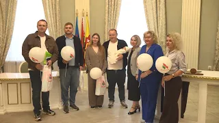 Joy for the children! Naming ceremony at the city civil registry office