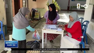 RESIDENTS EAGERLY EXCHANGE UNUSED ITEMS AT WASTE BANK