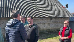 Prilog   RTVKV   Glišić posetio domaćinstvo Gerzić u dragačevskom selu Viča