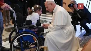 El pontífice León XIV invita a unirse en oración por los niños que viven situaciones de sufrimiento