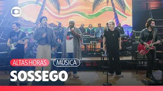 Jota Quest, Tony Tornado, and Lincoln performing on the Altas Horas stage | TV Globo