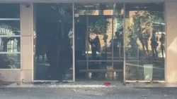 Përplasje te selia e PS-së/ Policia shpërndan protestuesit me gaz lotsjellës