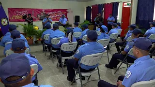 Capacitan a 25 bomberos en uso de equipos de respiración