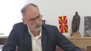 ДЗР:61%од вработените во Министерството за односи меѓу заедниците не оделе на работа а земале плата