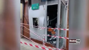 Assalto esplosivo nella notte