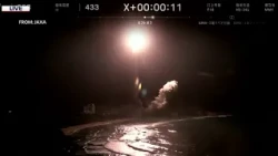 Mission to grab piece of Mars' moon begins