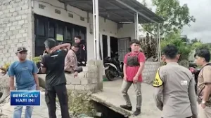 MOTOR DAN PAKET KURIR EKSPEDISI RAIB DICURI