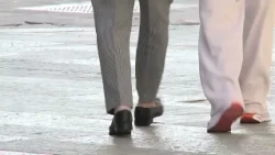 Posing as a police officer, he tries to scam an elderly woman: discovered and arrested at the sta...