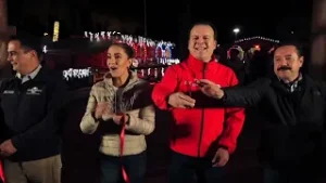 Esteban encabeza encendido del alumbrado navideño