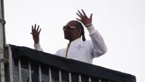 A Milano febbre da HOCKEY OLIMPICO: tra il gelato di SNOOP DOGG e l'attesa per TRUMP