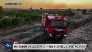 INCENDIU DE VEGETAȚIE ÎNTRE PIETRIȘU ȘI PIETROȘANI | POMPIERII AU INTERVENIT MAI BINE DE 8 ORE