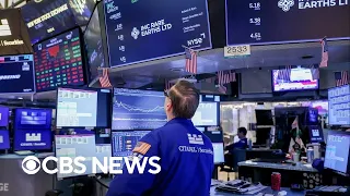 Dow closes down 1,000 points as Fed votes to leave interest rates unchanged