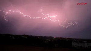 Chuva de relâmpagos atinge a região Centro