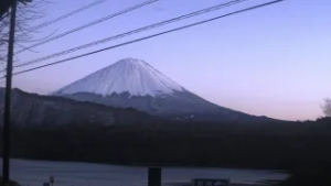 西湖ライブカメラ タイムラプス映像（2026年3月4日） 提供：UTYテレビ山梨