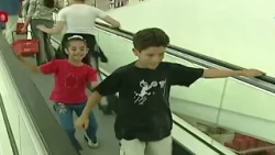 بعثنا حمامة أمل غالطين، هو اللي بعثنا باش نقريو بنتك سندس. ما تتفجّعش، الخلاص عندو.