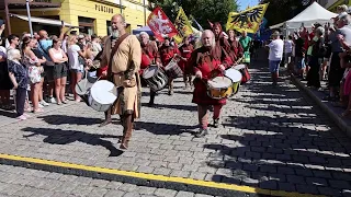 Oslavám výročí města dominoval průvod