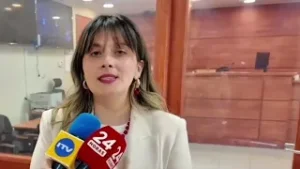 Prohíben reingreso a Chile por tres años a turista sorprendido fumando en Torres del Paine