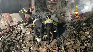 Recuperato nella notte il corpo di una donna nella palazzina crolalta a Messina