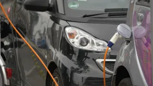 Strom statt Sprit: Jeder 4. Neuwagen fährt elektrisch