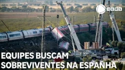 Rescue teams search for survivors after major accident in Spain