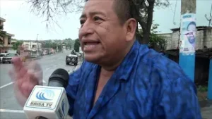 Santa Elena | Alcantarillas tapadas en el barrio Galápagos