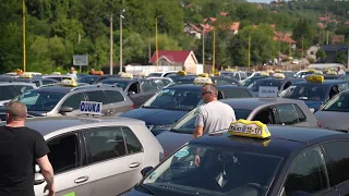 Taksi prijevoznici u Tuzli održali mirne proteste