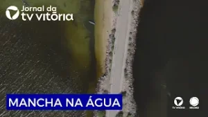 Mancha escura no mar de Vitória intriga banhistas