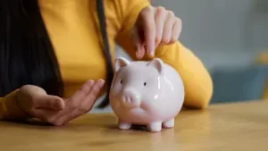 Regionalno, Slovenija: Sindikati pozivajo k splošnemu zvišanju plač