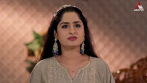 #Patharamattu കലി അടക്കാനാകാതെ നവ്യ..