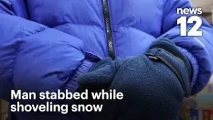В Бруклине мужчина получил ножевое ранение в ягодицу во время уборки снега | News 12