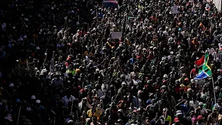 Sudafrica, manifestanti chiedono ai migranti irregolari di andarsene