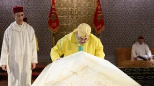 أمير المؤمنين صاحب الجلالة الملك محمد السادس يترحم على روح جلالة المغفور له الملك محمد الخامس
