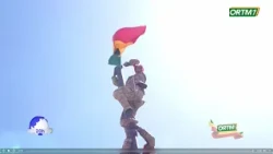 LE DRAPEAU MALIEN FLOTTE AU GRÉ DU VENT A KIDAL