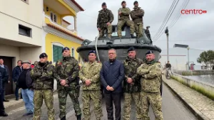 António José Seguro chega de anfíbio à Ereira em visita surpresa