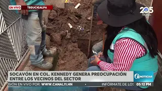 "Sinkhole puts 15 homes at risk," warns the Colonia Kennedy neighborhood board.