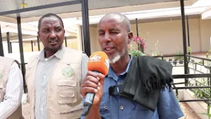 Hay'ada Alrahma oo Deeq Lacag Ah ku Wareejisay Guddida Abaaraha Sacad Bari Togdheeer