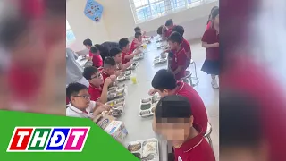 Food supplier delayed, hundreds of students left waiting
