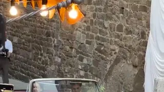 Damiano of Måneskin, wedding to Dove Cameron in Montalcino: arrival in a vintage Lancia
