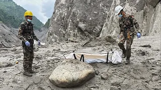 Los muertos sobrepasan el millar en Nepal tras la catástrofe fluvial