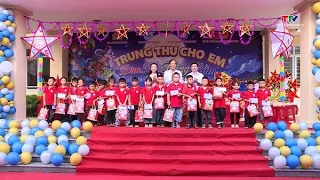 Mid-Autumn Festival gifts for orphans and disadvantaged students with high academic achievement