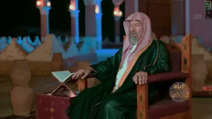 الصلاة صلة بين العبد وربه، وإذا قام الإنسان يصلي فإنه يناجي رب السموات والأرض.