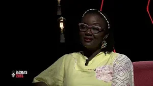 Secrets 2 Vies - Jonas : ( Ma patronne mène une double vie )