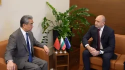RM TV: Официална визита: Радев посрещна китайския външен министър