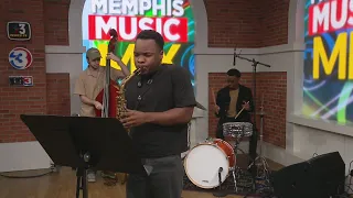 Kenny Reed performs live on News 3 at 3
