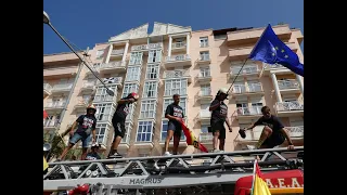 Los caballas no se rinden: cientos de personas toman Reyes para clamar por la defensa de Ceuta