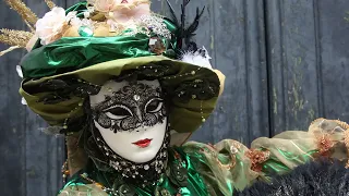 Carnival Look: Venetian Costume from Leonding
