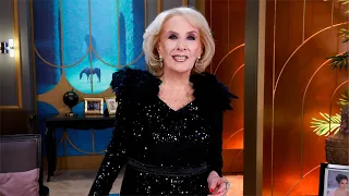 Crystals, lace, and feathers: Mirtha dazzled in a stunning Cosano