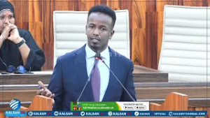 Xildhibaan Cumar Cabdi "Wasiirka aan ahay waxaan ku helay inaan ka tirsanahay Barlamaanka."